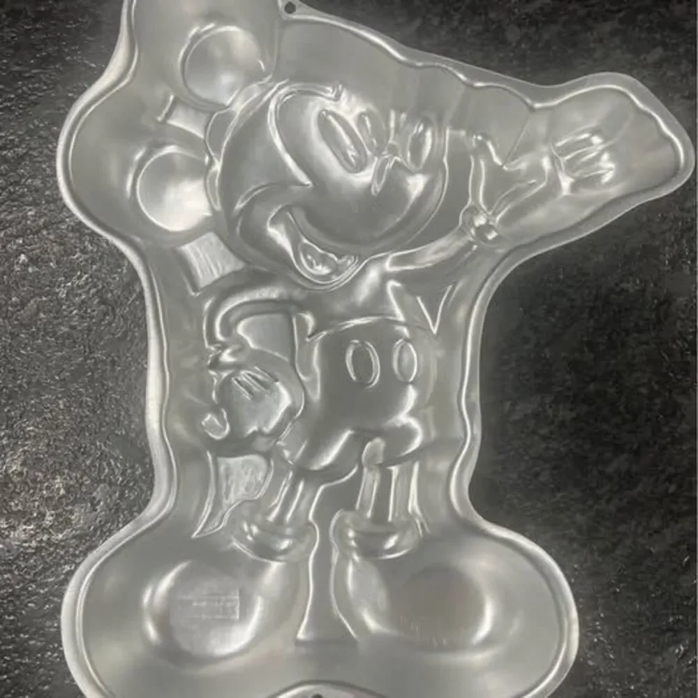 VINTAGE 1995 Mickey Mouse Cake Mold-Never Used